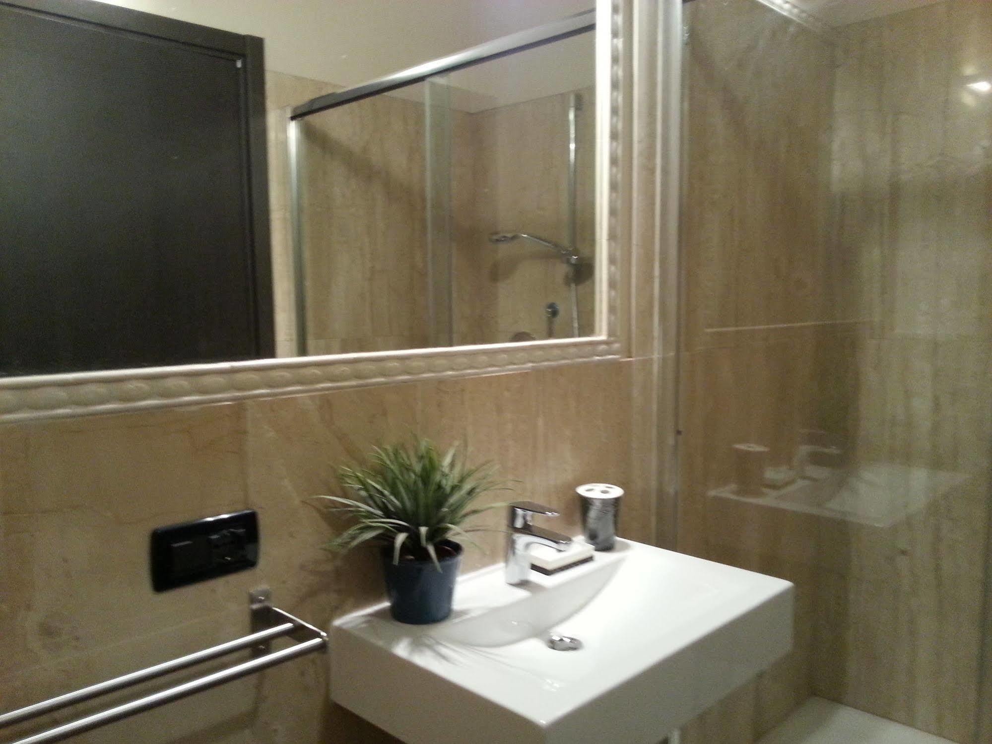 Hotel Hyknusa Reggio Emilia Luaran gambar